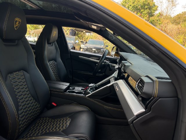 Used 2020 Lamborghini Urus AWD/4WD image 37