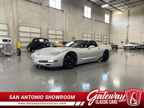 Used 2002 Chevrolet Corvette Z06 w/ Memory Pkg image 2