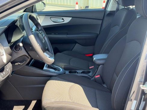 Used 2023 Kia Forte LXS w/ LXS Technology Package FWD image 4