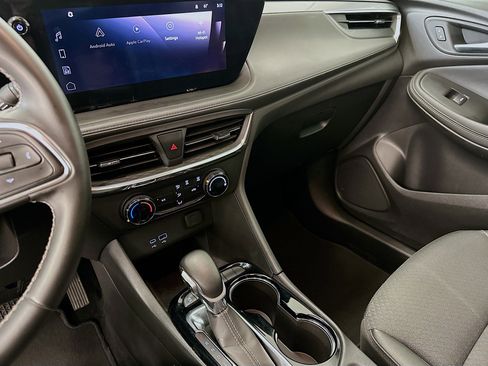 Used 2025 Buick Encore GX Preferred AWD/4WD image 26