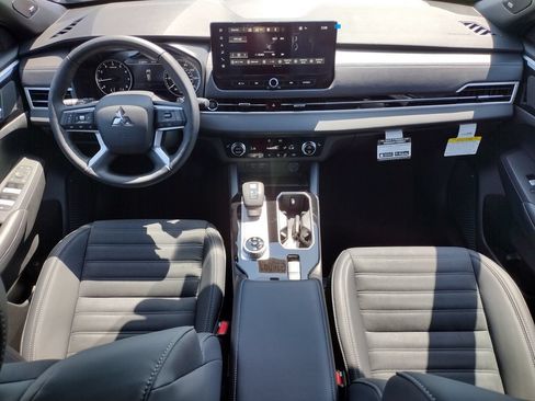 New 2026 Mitsubishi Outlander LE AWD/4WD image 2