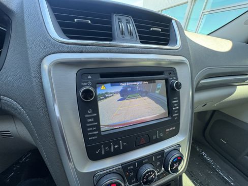 Used 2016 GMC Acadia SLT w/ Open Road Package FWD image 16