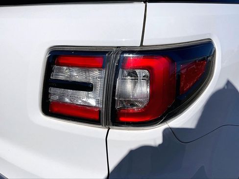 Used 2016 GMC Acadia SLE image 25