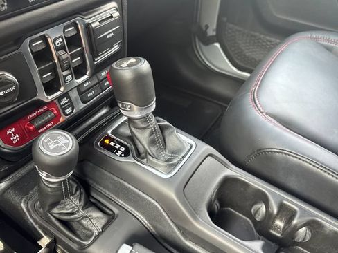 Used 2024 Jeep Wrangler Unlimited Rubicon AWD/4WD image 26