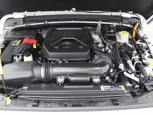 Used 2024 Jeep Wrangler Unlimited Sahara image 9