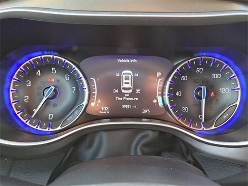 Used 2024 Chrysler Pacifica Touring-L image 19