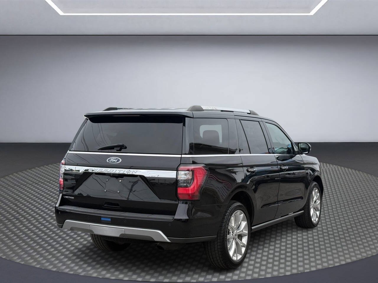 Used 2019 Ford Expedition Limited w/ Equipment Group 302A AWD/4WD image 7