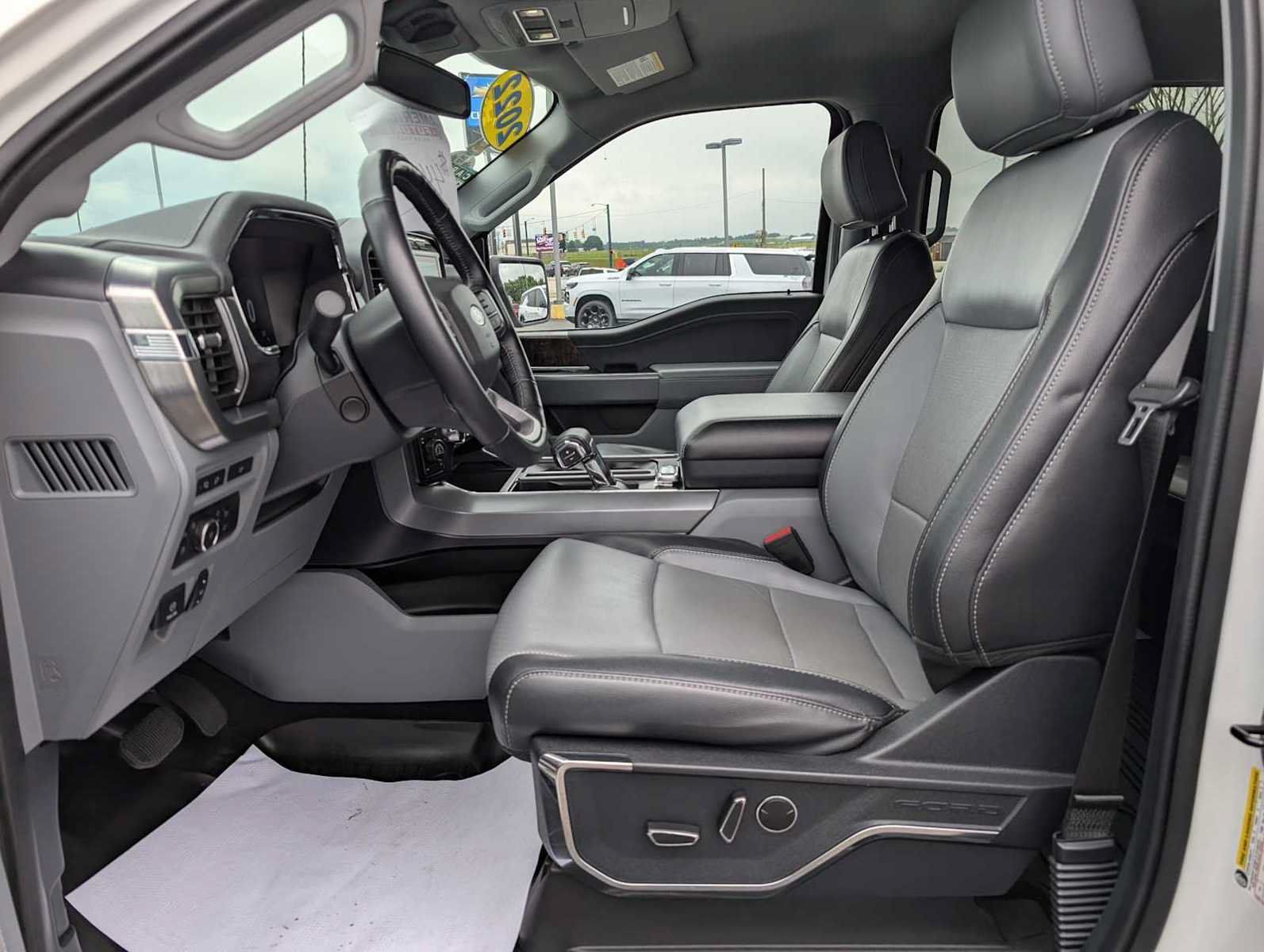 Used 2022 Ford F150 Lariat w/ Equipment Group 502A High AWD/4WD image 4