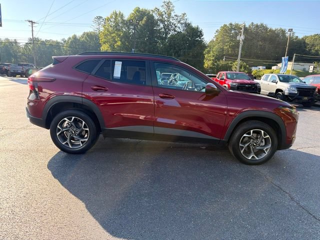Used 2024 Chevrolet Trax LT FWD image 11