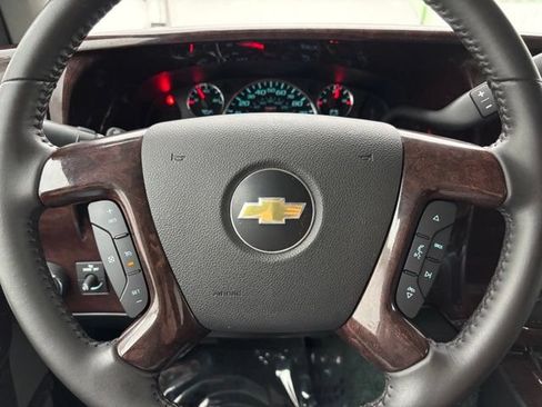 Used 2019 Chevrolet Express 2500 RWD image 28