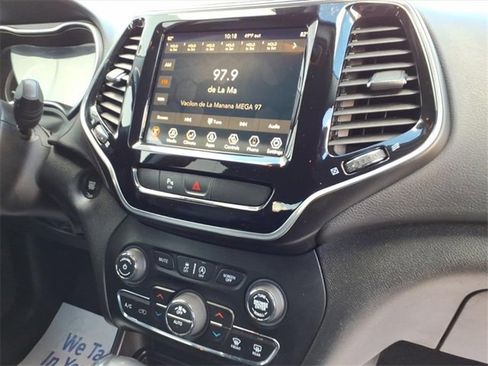 Used 2019 Jeep Cherokee Limited image 17