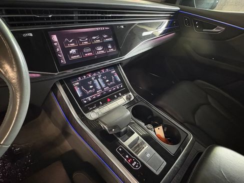 Used 2019 Audi Q8 Prestige w/ Luxury Package AWD/4WD image 29