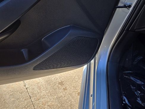 Used 2020 Toyota Corolla LE image 38