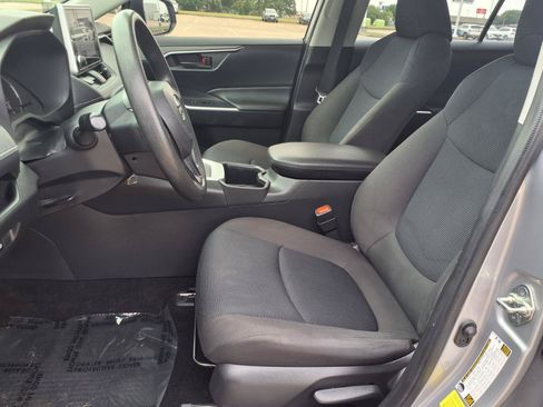 Used 2023 Toyota RAV4 LE AWD/4WD image 26