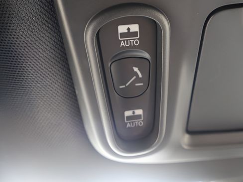 New 2027 Chrysler Pacifica Limited FWD image 21