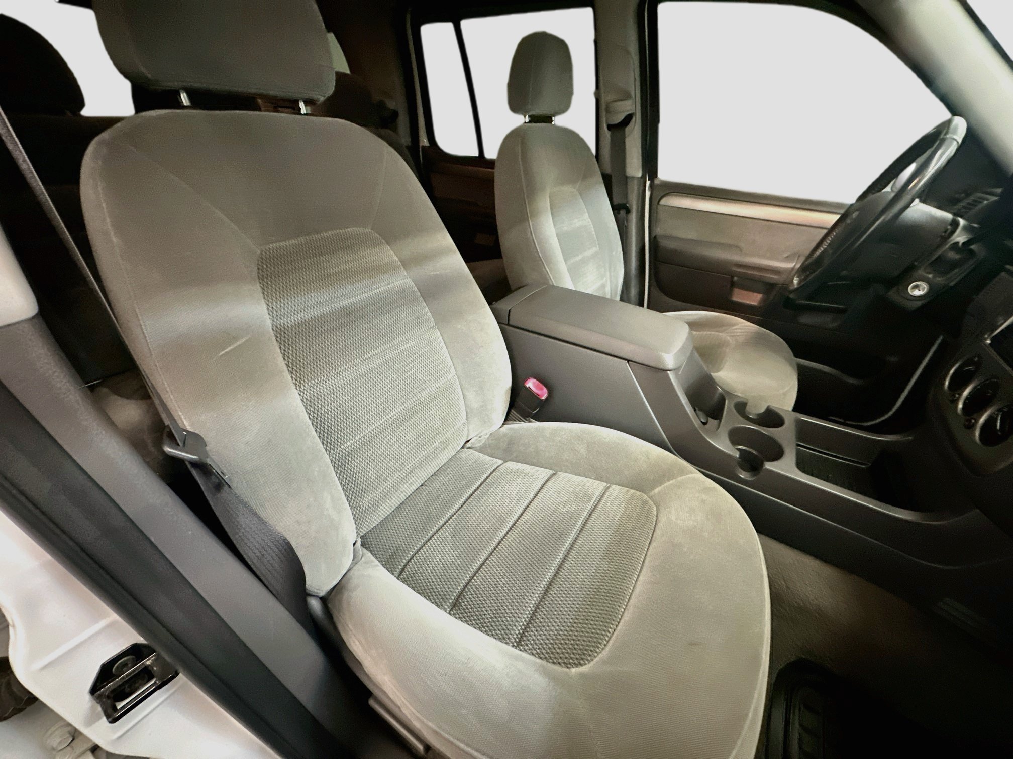 Used 2004 Ford Explorer Sport XLT AWD/4WD image 31
