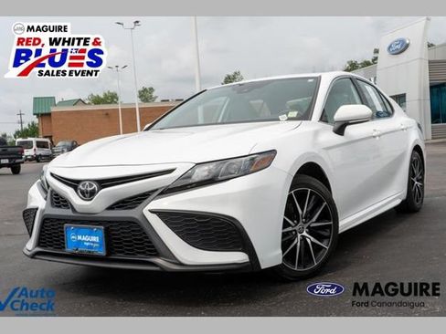 Used 2023 Toyota Camry SE FWD image 1
