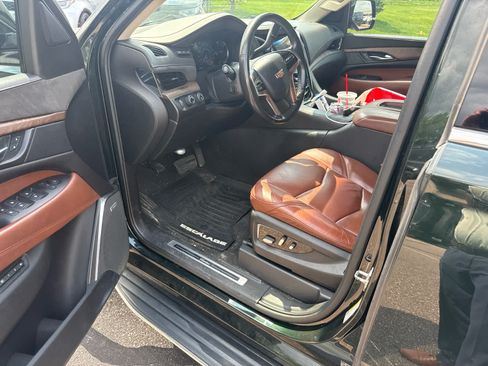 Used 2016 Cadillac Escalade Luxury AWD/4WD image 15
