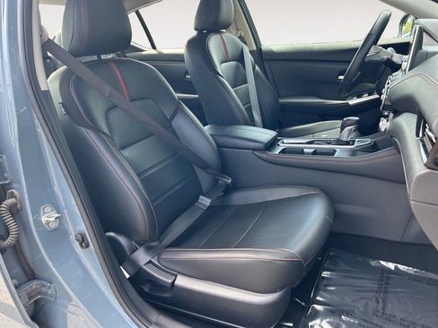 Used 2025 Nissan Sentra SR w/ SR Premium Package FWD image 24