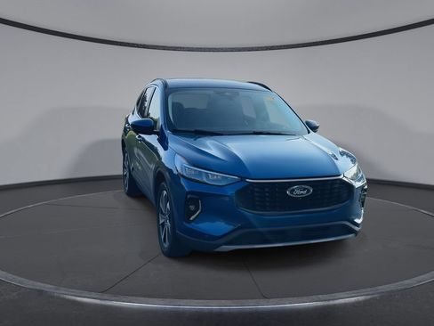 Used 2023 Ford Escape Platinum AWD/4WD image 3