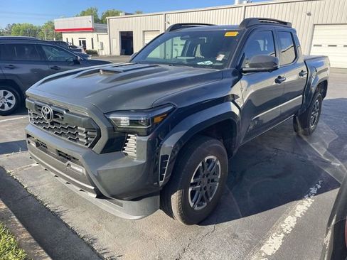 Used 2025 Toyota Tacoma TRD Sport w/ TRD Sport Premium Package image 5