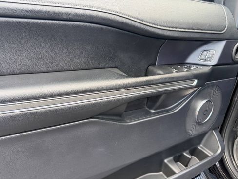 Used 2019 Ford Expedition Max XLT w/ Equipment Group 202A RWD image 5