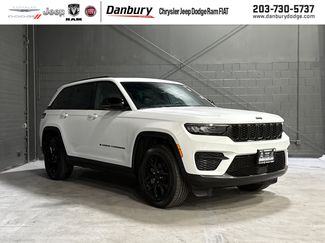 Used 2024 Jeep Grand Cherokee Altitude AWD/4WD video 1