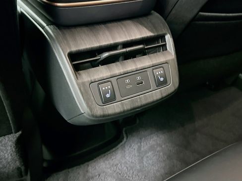 Used 2023 Nissan Ariya AWD image 28