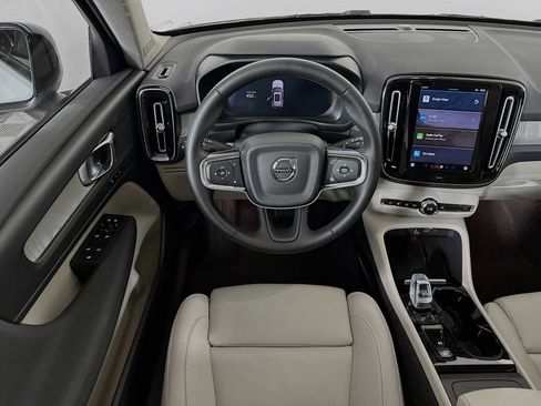 Used 2025 Volvo XC40 B5 Plus w/ Protection Package Premier image 21