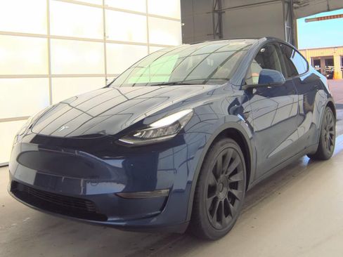 Used 2022 Tesla Model Y Long Range AWD/4WD image 1