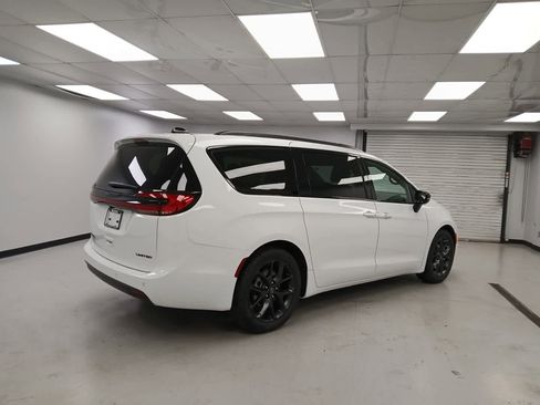 New 2026 Chrysler Pacifica Limited w/ Uconnect Theater Family Group image 5