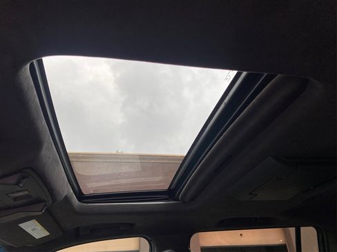 Used 2016 Cadillac Escalade ESV Platinum image 32