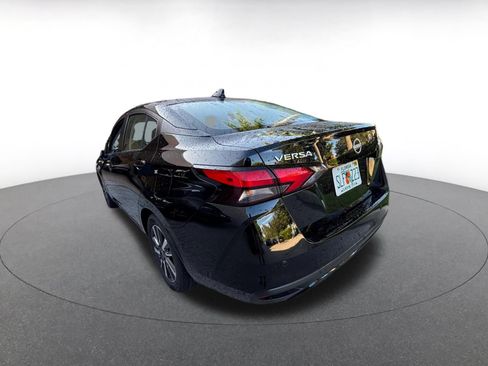 Used 2025 Nissan Versa SV FWD image 5