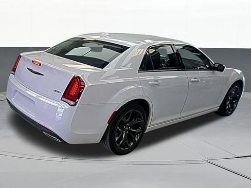 Used 2022 Chrysler 300 Touring w/ Sport Appearance Package RWD image 5