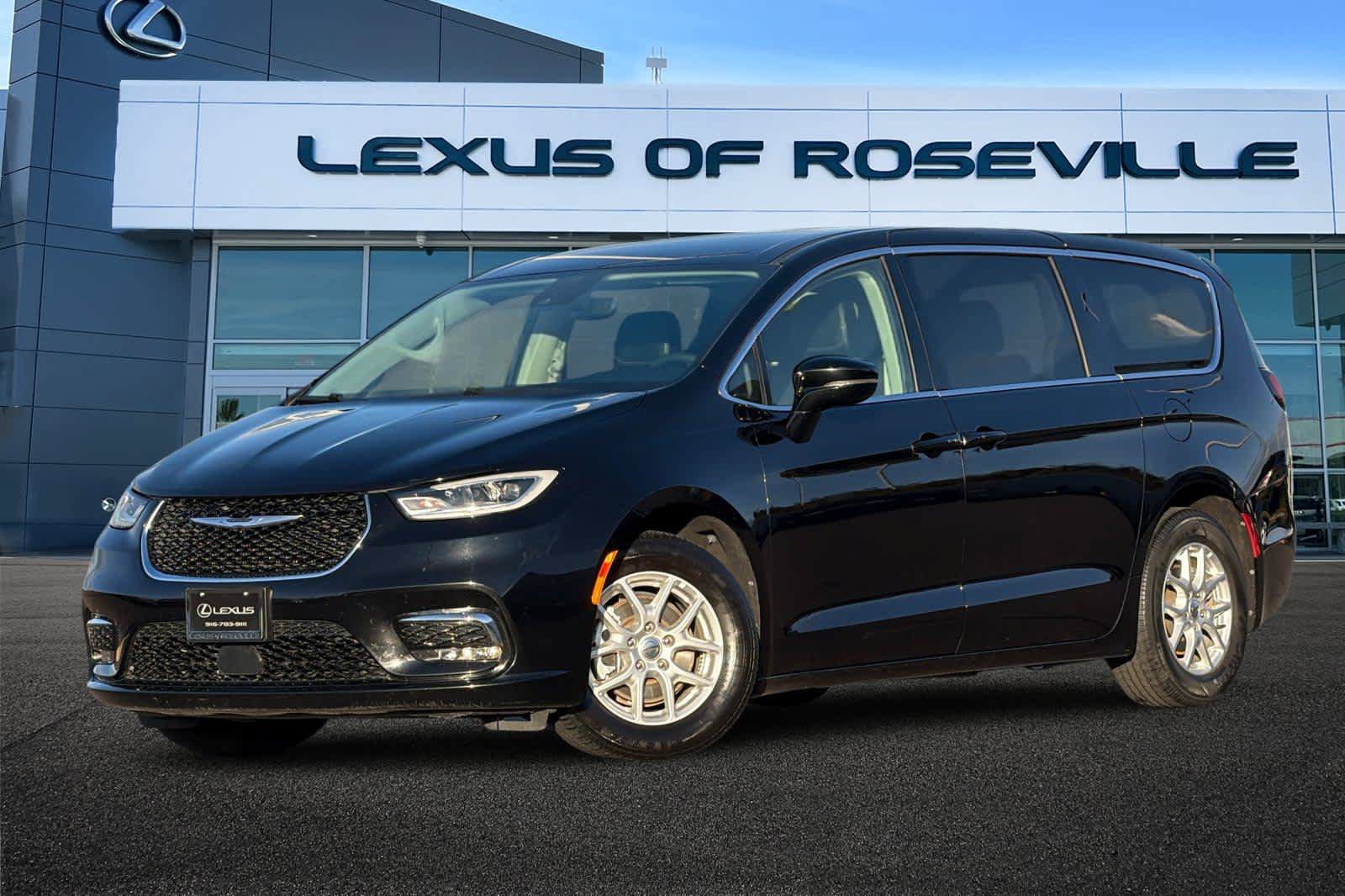 Used 2024 Chrysler Pacifica Touring-L FWD image 1