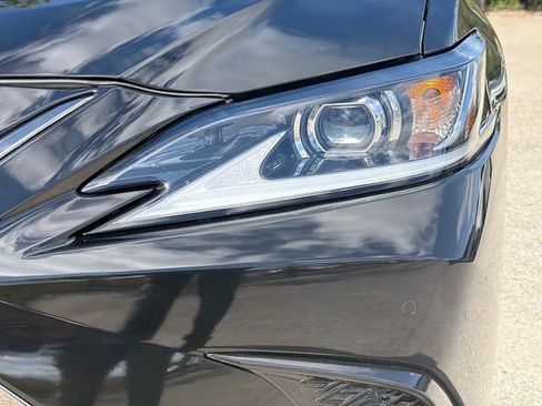 Used 2023 Lexus ES 350 F Sport image 9