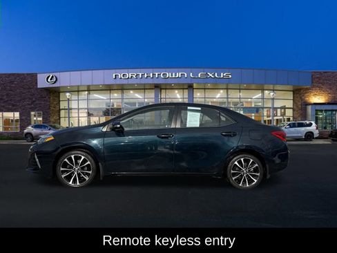 Used 2017 Toyota Corolla SE w/ SE Premium Package image 2