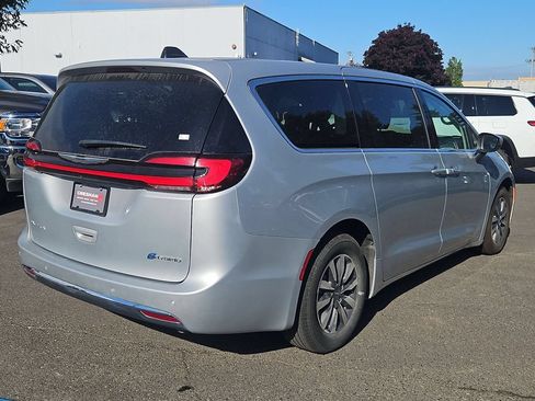 Certified 2023 Chrysler Pacifica Touring-L FWD image 7