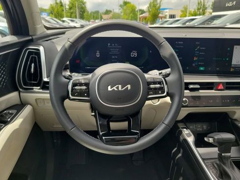 Used 2025 Kia Sorento EX w/ Panoramic Sunroof Package FWD image 11