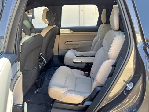 Used 2025 Volvo EX90 Ultra AWD/4WD image 41