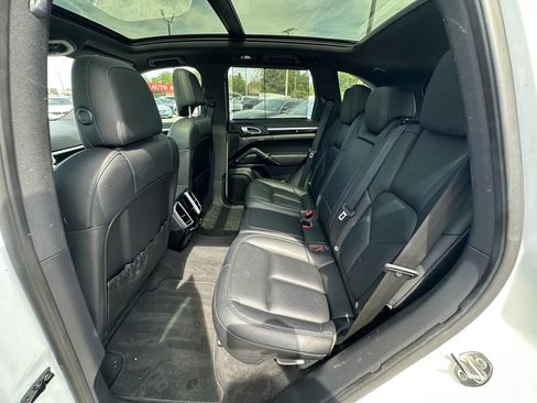 Used 2016 Porsche Cayenne AWD/4WD image 17