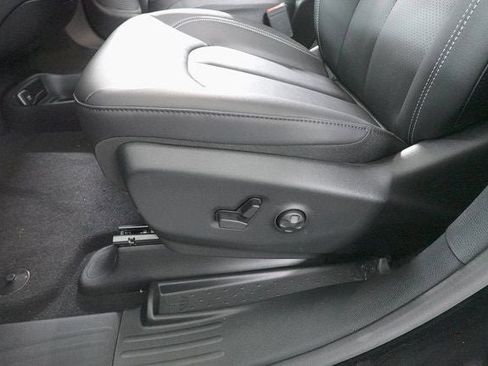 New 2026 Chrysler Pacifica Select image 11