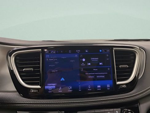 Used 2025 Chrysler Pacifica Limited w/ Uconnect Theater Family Group AWD/4WD image 14