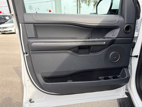 Used 2023 Ford Expedition XLT image 20
