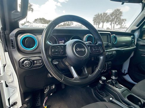 Used 2021 Jeep Gladiator Willys image 12