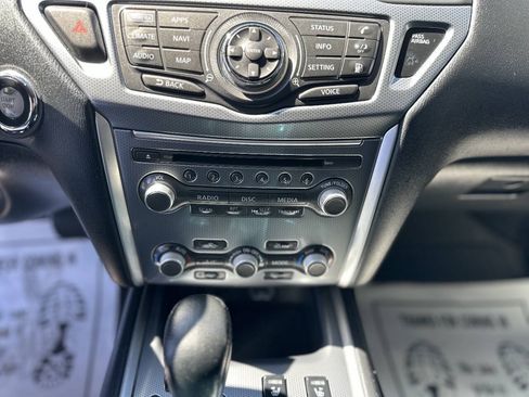 Used 2018 Nissan Pathfinder SL FWD image 13