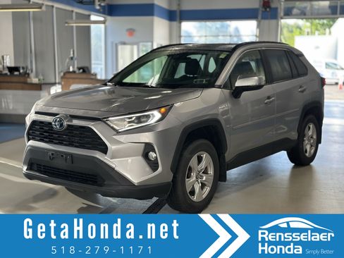 Used 2021 Toyota RAV4 XLE w/ Convenience Package AWD/4WD image 1