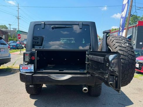 Used 2016 Jeep Wrangler Unlimited Rubicon w/ Dual Top Group AWD/4WD image 6