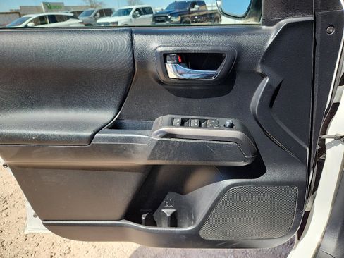 Used 2017 Toyota Tacoma TRD Sport w/ Premium & Technology Package image 14