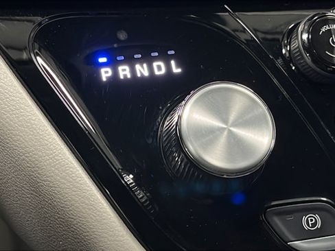 Used 2024 Chrysler Pacifica Touring-L FWD image 18